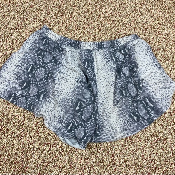 Peach Love Snakeskin Comfy Lounge Shorts M - Picture 2 of 4